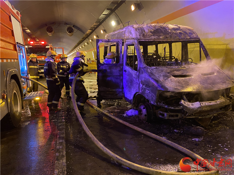 【微視頻】爭分奪秒！蘭州龔家灣消防救援站隧道內(nèi)搶救防疫物資