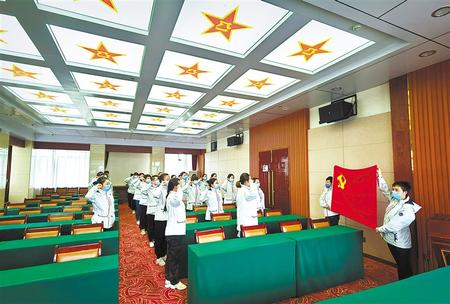 一次難得的黨課——甘肅第二、第三批援鄂醫(yī)療隊(duì)預(yù)備黨員宣誓儀式側(cè)記