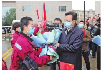 慶陽(yáng)市第二、三批支援湖北醫(yī)療隊(duì)12名隊(duì)員凱旋