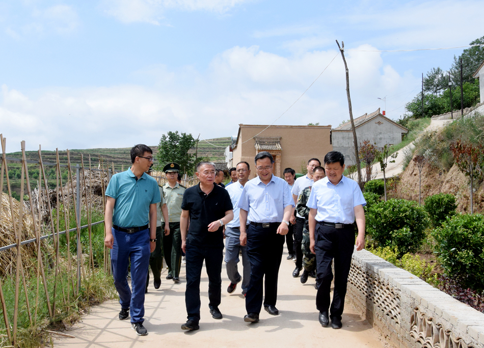 王銳深入麥積區(qū)、甘谷縣掛牌督戰(zhàn)村調(diào)研指導(dǎo)脫貧攻堅(jiān)工作