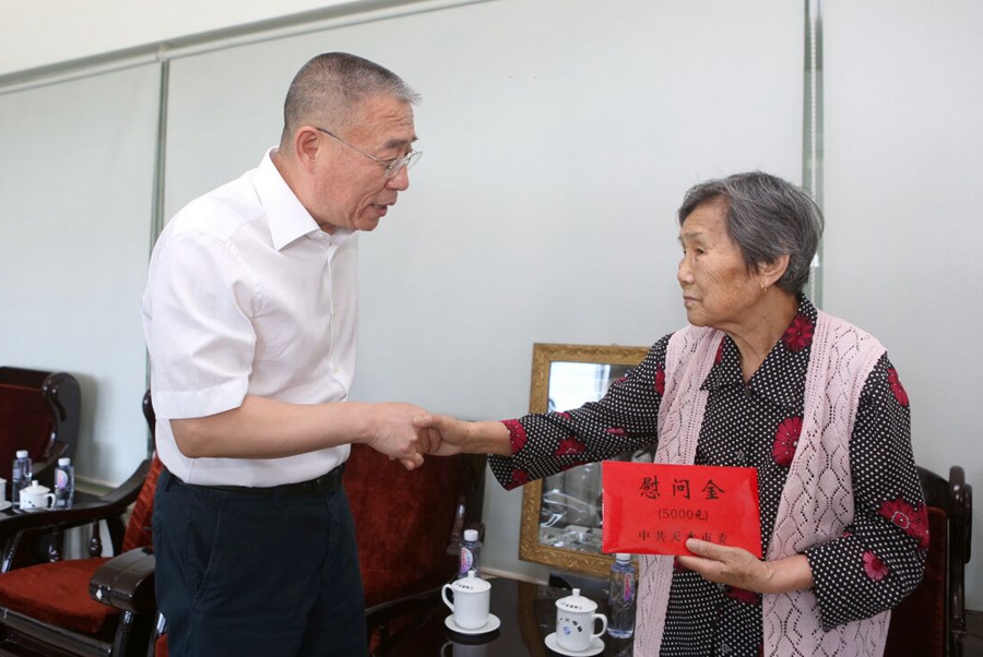 天水市委書記王銳開展“七一”走訪慰問(wèn)活動(dòng)