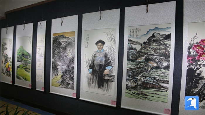 7月1日上午，定西市通渭縣紀委監(jiān)委舉辦“襄郡清風(fēng)·喜迎建黨99周年”廉政文化書畫展， 共同為黨的生日獻禮。_副本.jpg