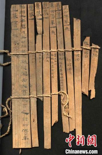 圖為藏于敦煌博物館內(nèi)的漢代簡牘。敦煌市委宣傳部供圖