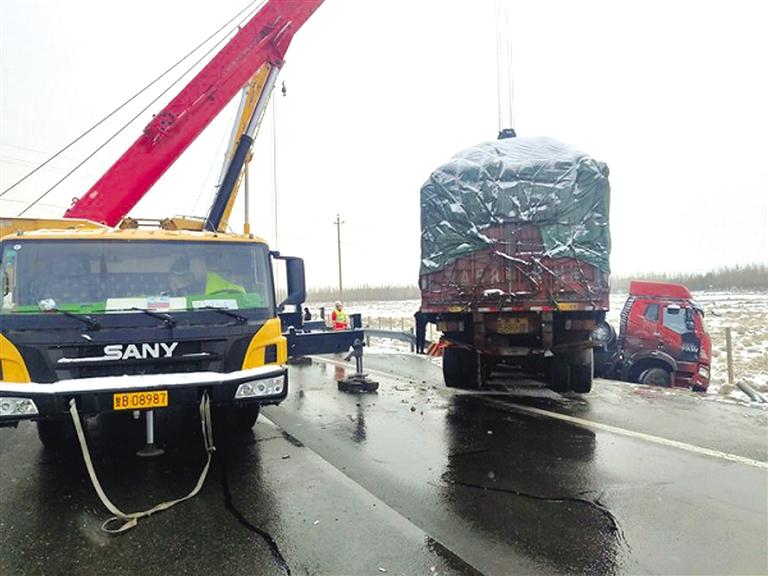 受降雪影響甘肅省內(nèi)多條高速臨時管制