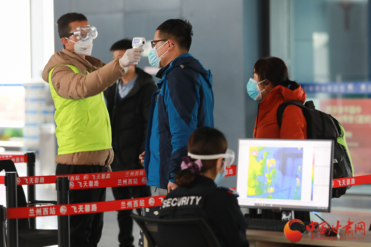 回家路上，請配合疫情防控要求 