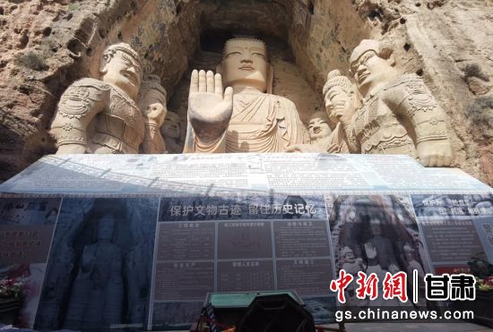 時下，中國“石窟鼻祖”天梯山石窟第13窟大佛足部與局部危巖體搶救性保護(hù)項目正在施工。圖為施工現(xiàn)場。陳曉斌 攝