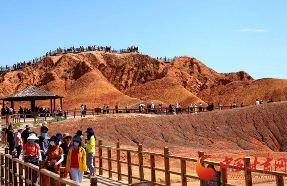 端午假期張掖共接待游客87.05萬人次，實(shí)現(xiàn)旅游收入4.64億元