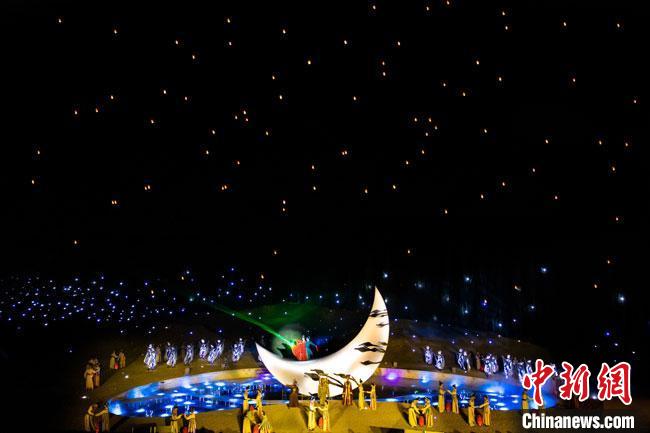 圖為大型沙漠實(shí)景演出《敦煌盛典》演出劇照。(資料圖) 敦煌市委宣傳部供圖