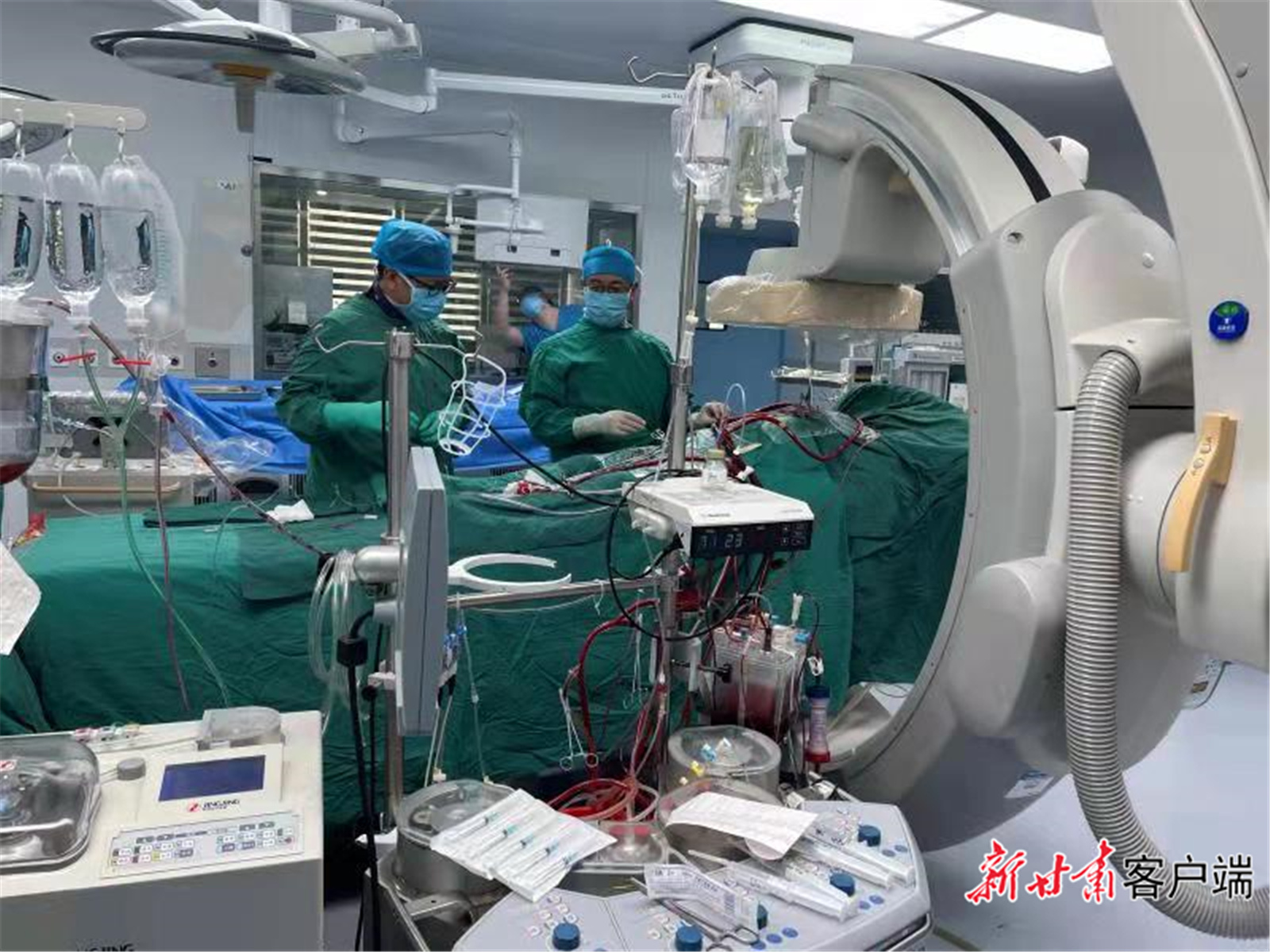 填補(bǔ)省內(nèi)空白，蘭大一院連續(xù)完成“一站式”雜交手術(shù)