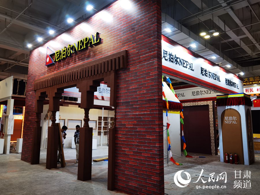 第二十七屆蘭洽會展區(qū)布展有序進(jìn)行