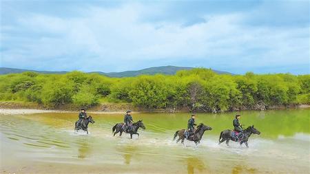 草原騎警，牧民心中的親人——記瑪曲縣公安局草原騎警大隊