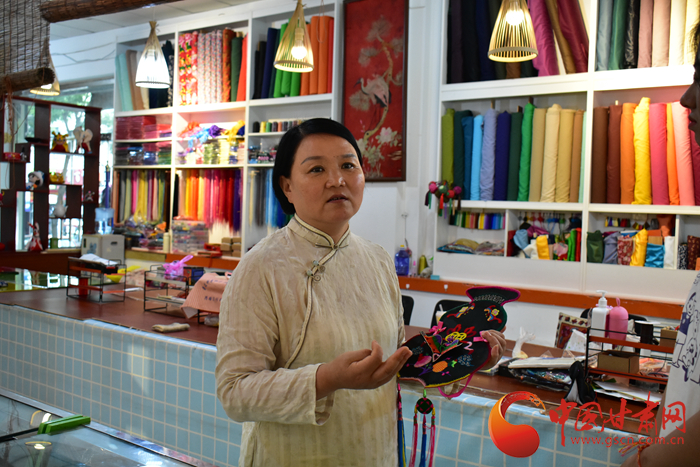 【蘭大新聞學子重走西北角】香包傳承人劉蘭芳：飛針走線，傳承匠心 