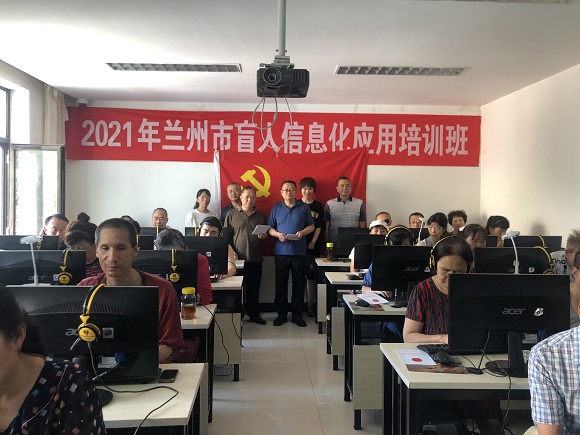 維權(quán)處黨支部開展“法律宣傳進學(xué)?！敝驹刚叻?wù)活動