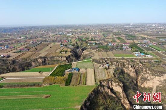 圖為位于甘肅省慶陽(yáng)市西峰區(qū)境內(nèi)的南佐遺址地貌。(資料圖) 甘肅省文物局供圖