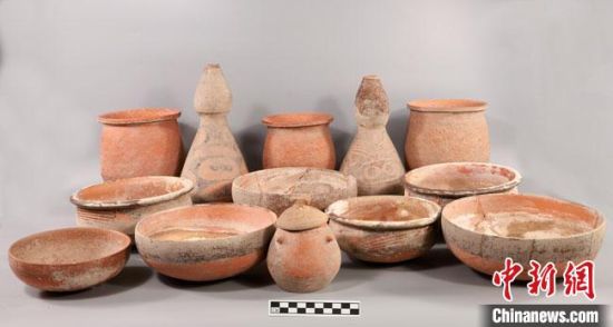 圖為圪垯川遺址出土的器物組合。(資料圖) 甘肅省文物局供圖