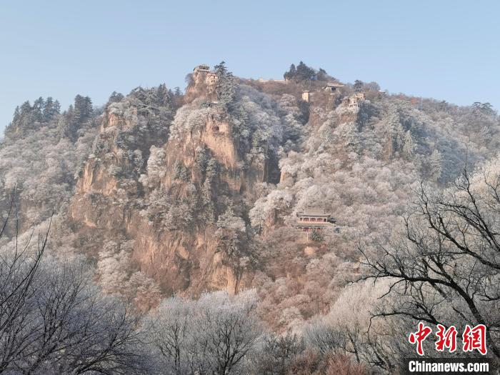 圖為崆峒山霧凇景色?！⌒煺袢A 攝