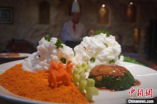 圖為敦煌菜代表菜肴展示。　九美旦增 攝