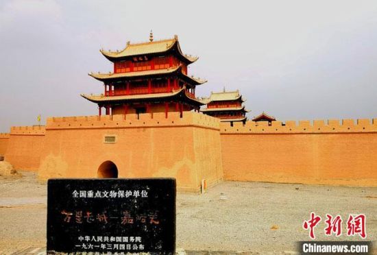 圖為被譽為“天下第一雄關(guān)”的嘉峪關(guān)關(guān)城。(資料圖) 嘉峪關(guān)市委宣傳部供圖