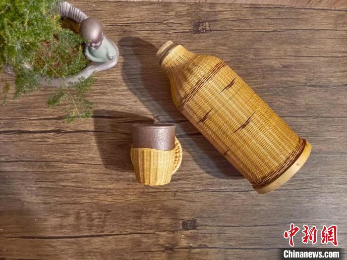 圖為竹編暖壺套。(資料圖) 甘肅省非遺保護(hù)中心供圖