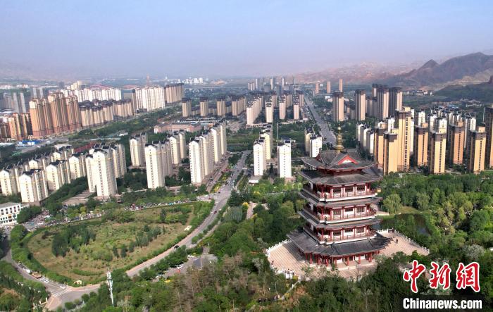 圖為“南涼古都”樂(lè)都朝陽(yáng)山片區(qū)的今朝?！⊙Φ?攝