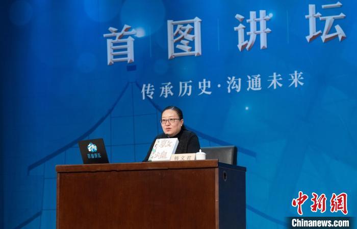 敦煌研究院文化弘揚(yáng)部講解科科長(zhǎng)韓文君?！『衔乃嚦霭嫔绻﹫D