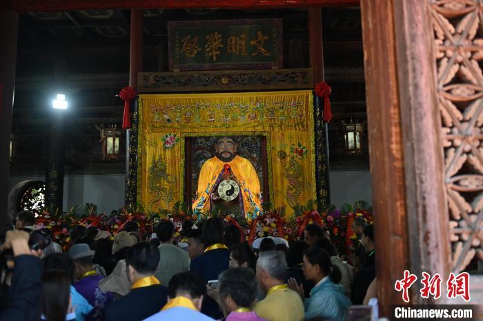 6月21日，2024(甲辰)年公祭中華人文始祖伏羲大典在甘肅天水舉行，來自海峽兩岸及港澳地區(qū)約500人現(xiàn)場共祭中華人文始祖伏羲。中新社記者 李亞龍 攝