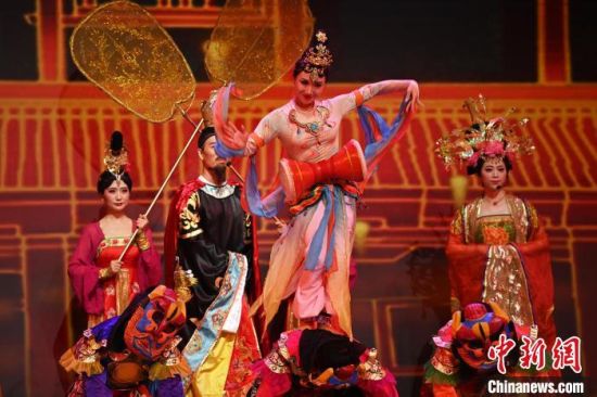 2023年第六屆敦煌文博會(huì)期間，系列演藝上演。(資料圖)李亞龍 攝