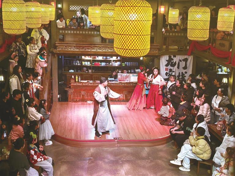 “風起大漢”沉浸式演藝街區(qū)煥新啟幕